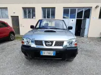Usata Nissan Navara 133 CV (97 kW) 2004 Grigio Pick-up