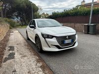 Usata Peugeot e-208 56 kW (77 CV) 2022 Bianco Utilitaria