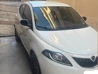 Usata Lancia Ypsilon Gold 95 CV (69 kW) 2018 Bianco Utilitaria