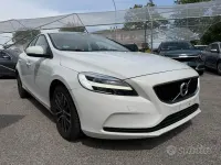 Usata Volvo V40 Momentum 120 CV (88 kW) 2018 Bianco Berlina