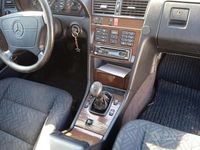 Usata Mercedes C200 Elegance 136 CV (100 kW) 1994 Argento Berlina