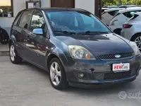 Second-hand Ford Fiesta Ghia 68 CP (50 kW) 2007 Gri Hatchback