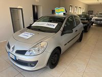Usata Renault Clio II Luxe 75 CV (55 kW) 2007 Grigio Berlina