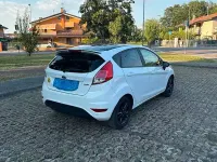 Usata Ford Fiesta 75 CV (55 kW) 2015 Bianco Utilitaria
