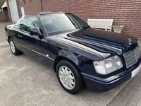 Usata Mercedes E200 136 CV (100 kW) 1996 Blu Cabrio