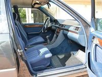 Usata Mercedes 200 122 CV (89 kW) 1990 Nero Station wagon