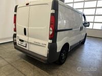 Usata Opel Vivaro 119 CV (87 kW) 2005 Bianco Monovolume