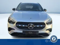 Käytetty Mercedes GLA200 Advanced 150 HP (110 kW) 2026 Harmaa Katumaasturi