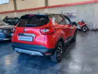 Usata Renault Captur Intens 90 CV (66 kW) 2016 Rosso SUV