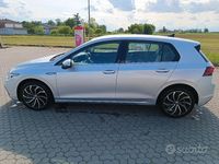 Usata VW Golf VIII Life 131 CV (96 kW) 2023 Grigio Berlina