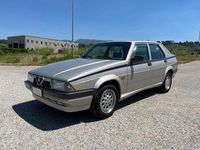 Usata Alfa Romeo 75 148 CV (108 kW) 1991 Grigio Berlina