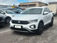 Usata VW T-Roc Life 110 CV (80 kW) 2023 Bianco SUV