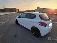 Usata Peugeot 208 Allure 75 CV (55 kW) 2016 Bianco Utilitaria