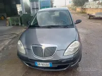 Usata Lancia Ypsilon 70 CV (51 kW) 2004 Grigio Utilitaria