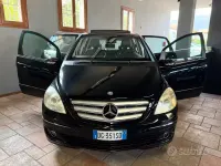 Usata Mercedes B200 193 CV (141 kW) 2007 Nero Monovolume