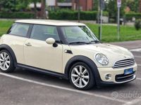 Usata Mini Cooper 122 CV (89 kW) 2010 Beige Utilitaria