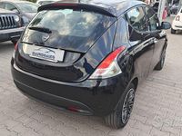 Usata Lancia Ypsilon Gold 95 CV (69 kW) 2013 Blu Utilitaria