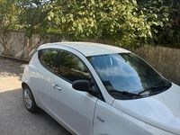 Usata Lancia Ypsilon Gold 69 CV (50 kW) 2017 Bianco Utilitaria