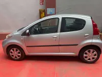 Usata Peugeot 107 Allure 68 CV (50 kW) 2011 Argento Utilitaria