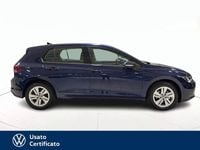 Usata VW Golf VIII Life 110 CV (80 kW) 2024 Blu / pastello Berlina