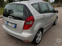 Usata Mercedes A180 110 CV (80 kW) 2009 Grigio Monovolume