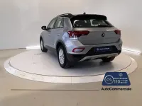 Usata VW T-Roc Life 116 CV (85 kW) 2023 Argento SUV