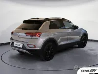Usata VW T-Roc Sportline 116 CV (85 kW) 2023 Grigio SUV