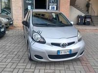Usata Toyota Aygo 68 CV (50 kW) 2011 Argento Utilitaria