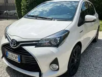 Usata Toyota Yaris Hybrid Active 75 CV (55 kW) 2015 Bianco Berlina