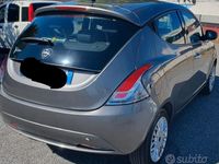 Usata Lancia Ypsilon 69 CV (50 kW) 2016 Grigio Utilitaria