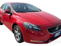 Usata Volvo V40 Momentum 120 CV (88 kW) 2016 Rosso Berlina