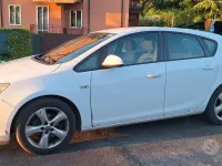 Usata Opel Astra 101 CV (74 kW) 2010 Bianco Berlina