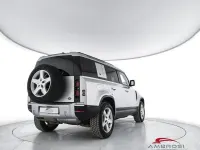 Usata Land Rover Defender SE 200 CV (147 kW) 2022 Argento SUV