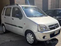 Usata Opel Agila 60 CV (44 kW) 2004 Grigio Monovolume
