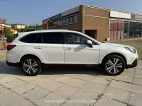 Usata Subaru Outback Premium 175 CV (128 kW) 2021 Bianco Station wagon
