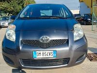 Usata Toyota Yaris Sol 90 CV (66 kW) 2009 Grigio Utilitaria