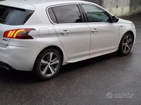 Usata Peugeot 2008 130 CV (95 kW) 2018 Bianco SUV