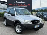 Usata Suzuki Grand Vitara 94 CV (69 kW) 2005 Grigio SUV