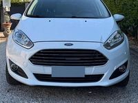 Usata Ford Fiesta 75 CV (55 kW) 2015 Bianco Utilitaria