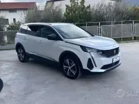 Usata Peugeot 5008 Allure 131 CV (96 kW) 2023 Bianco SUV