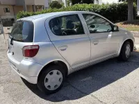 Usata Toyota Yaris 68 CV (50 kW) 2003 Argento Berlina