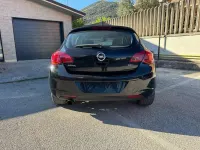Używany Opel Astra 110 KM (80 kW) 2011 Czarny Sedan/Limuzyna