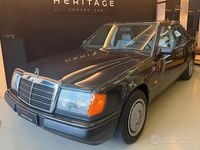 Usata Mercedes E200 122 CV (89 kW) 1987 Grigio Berlina