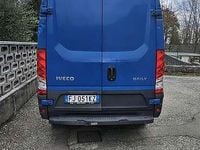 Usata Iveco Daily 140 CV (102 kW) 2017 Blu/azzurro Furgone