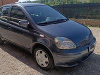 Usata Toyota Yaris Sol 68 CV (50 kW) 2004 Grigio Berlina