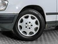 Usata Mercedes 200 105 CV (77 kW) 1986 Bianco Berlina