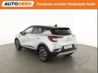 Usata Renault Captur 140 CV (102 kW) 2023 Grigio SUV