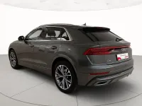 Usata Audi Q8 Sport 231 CV (169 kW) 2022 Grigio daytona perlato SUV