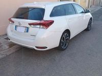 Usata Toyota Auris 132 CV (97 kW) 2016 Bianco Berlina