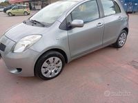 Usata Toyota Yaris 90 CV (66 kW) 2007 Grigio Utilitaria